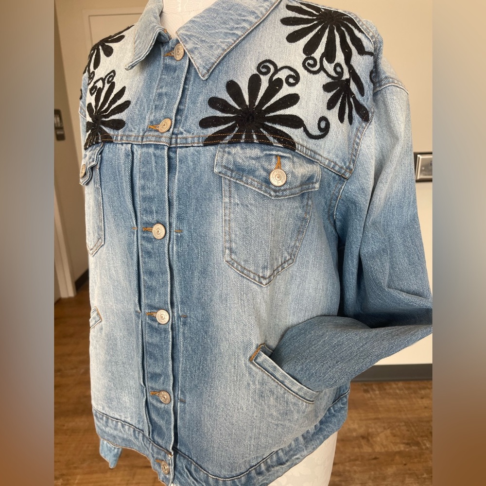 NEW Ivy Jane embroidered denim jacket. LOVE 💕